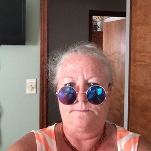 Meet your Posher, Lee